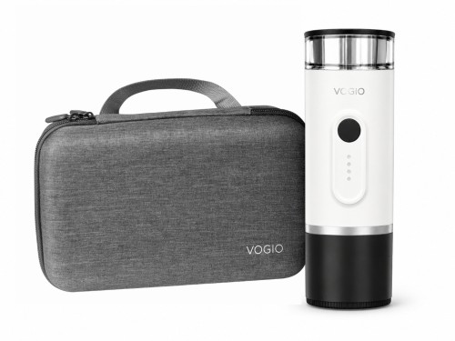 VOGIO ToGo K2 PLUS Biały to przenośny ekspres do kawy 2 w 1 na kawę mieloną i kapsułki Nespresso®. Idealny do podróży, samochodu, pracy i kempingu.