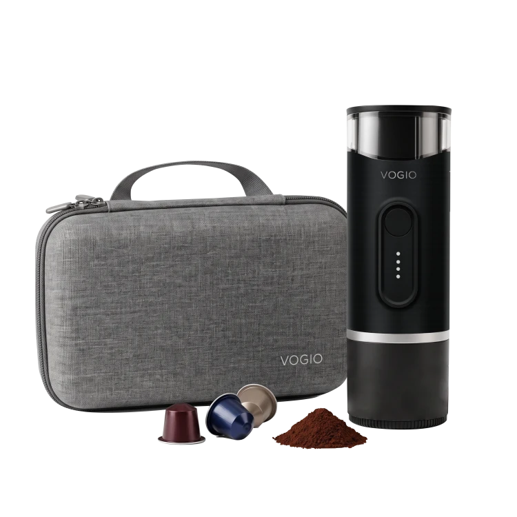 VOGIO ToGo K2 PLUS Czarny to przenośny ekspres do kawy 2 w 1 na kawę mieloną i kapsułki Nespresso®. Idealny do podróży, samochodu, pracy i kempingu.