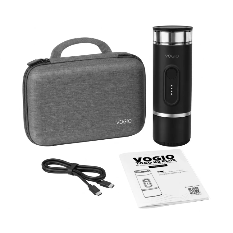 VOGIO ToGo K2 PLUS Czarny to przenośny ekspres do kawy 2 w 1 na kawę mieloną i kapsułki Nespresso®. Idealny do podróży, samochodu, pracy i kempingu.