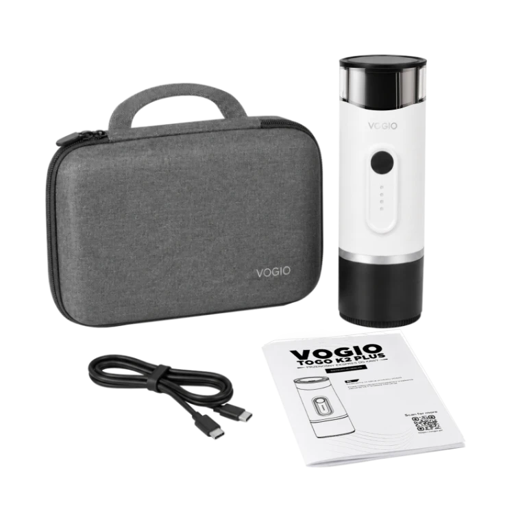 VOGIO ToGo K2 PLUS Biały to przenośny ekspres do kawy 2 w 1 na kawę mieloną i kapsułki Nespresso®. Idealny do podróży, samochodu, pracy i kempingu.
